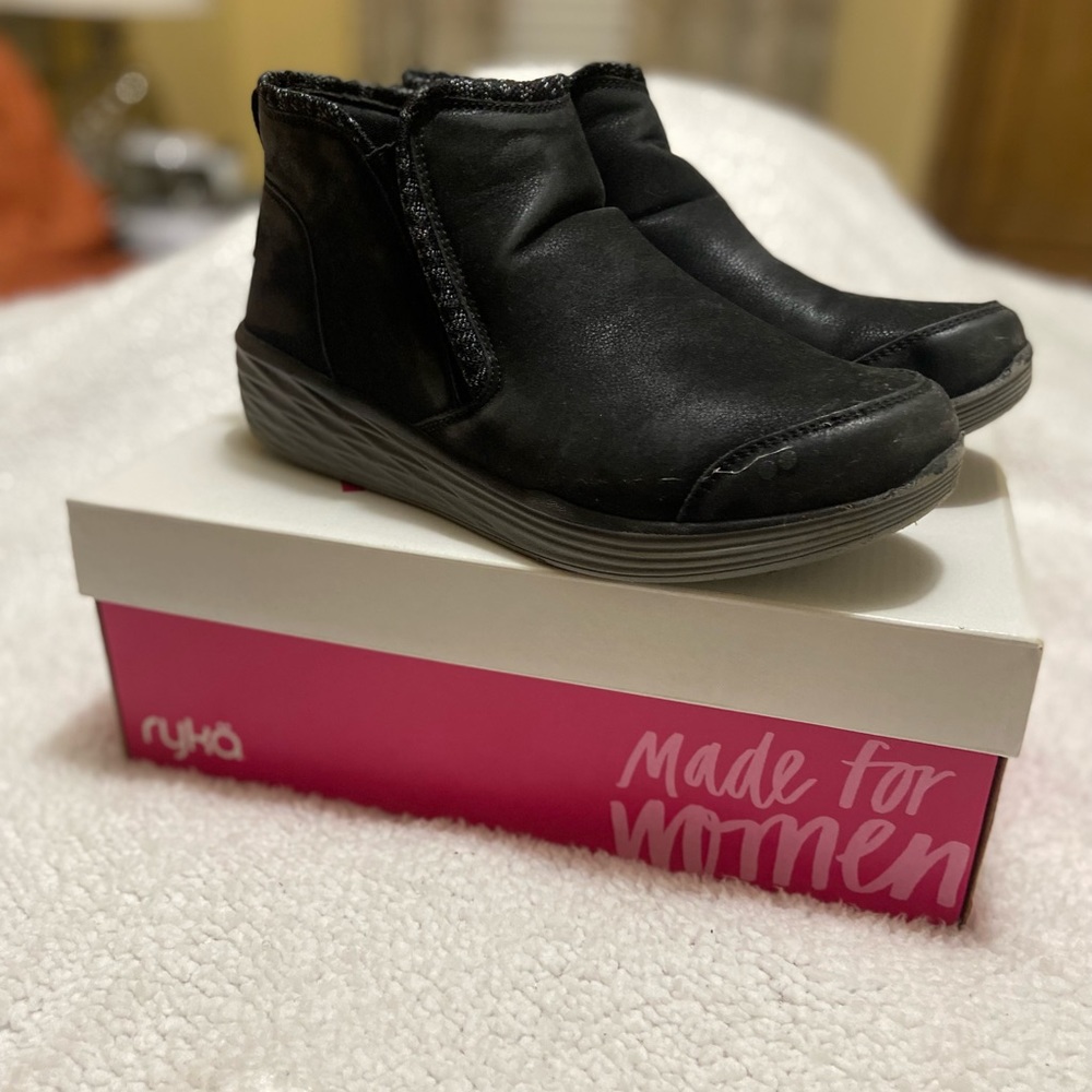 Ryka Shoes| Ryka Women’s Ankle Boot| Size 11| Color:Black | Great Condition 🔥🔥